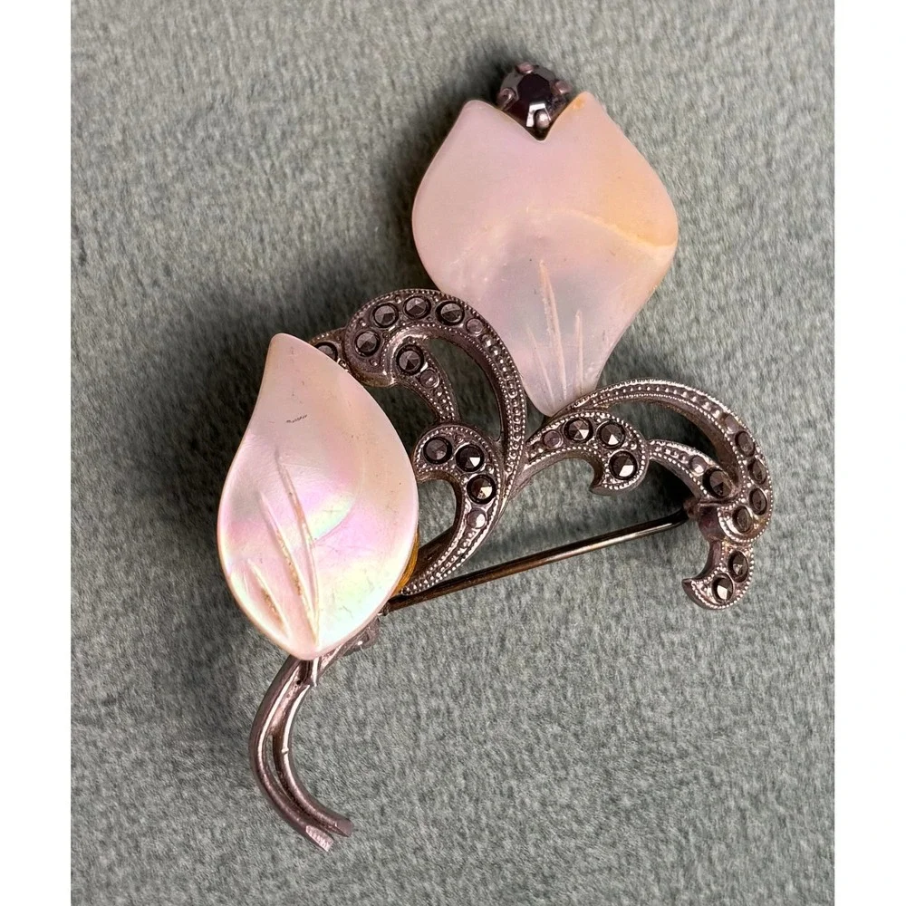 Vintage Mother of Pearl Marcasite Flower Brooch‎ Silver Tone Art Deco P097